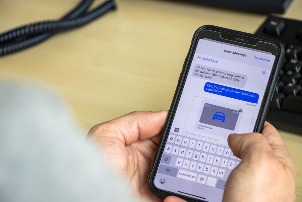 iMessage Kommunikation zwischen zwei Kollegen. Schlüsselaustausch via Key as a Service